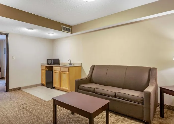 Grand Rapids Hotels near Lansing Capital City Airport (LAN)