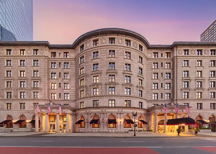 Boston Hotels near Logan Airport (BOS)