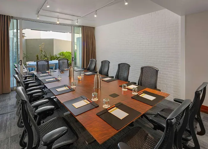 Scottsdale Hotels near Phoenix Sky Harbor International Airport (PHX)